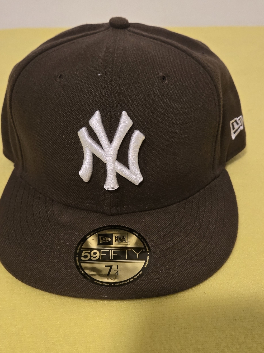 New Era NY Yankees 59FIFTY Fitted Hat - Dark Brown & White